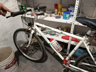 Bicicleta de montaña LOBAT blanca