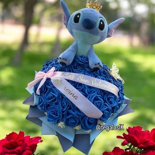 Ramo de rosas azules con Stitch