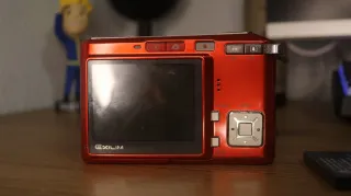 Cámara Casio Exilim EX-S600 Roja