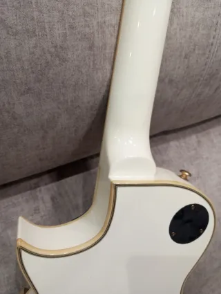 Guitarra  Les Paul Blanca con EMGs 81-85