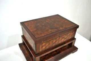 Antiguo joyero de marquetería