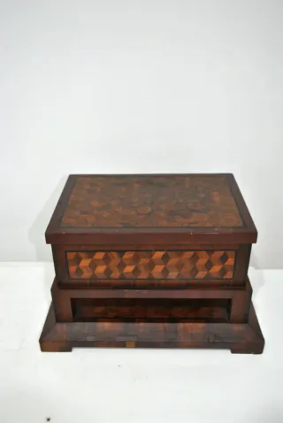 Antiguo joyero de marquetería