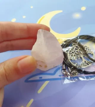 Piedra Cuarzo Rosa Natural con Collar