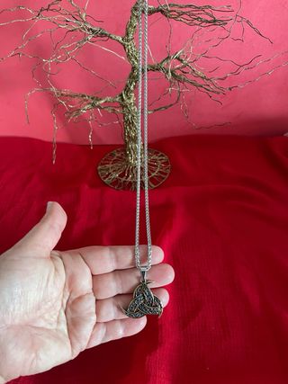 Collar nudo de la trinidad, celta