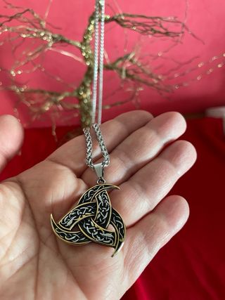 Collar nudo de la trinidad, celta