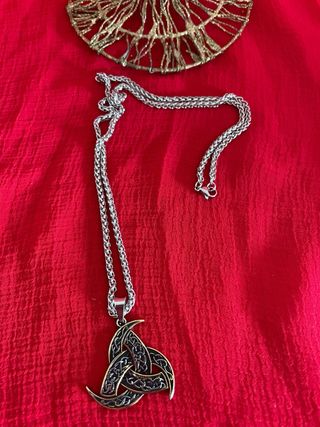 Collar nudo de la trinidad, celta