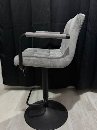 Taburete terciopelo gris con brazos
