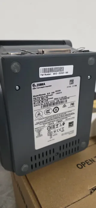 Impresora térmica Zebra GK420d + 6000 etiquetas