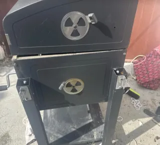 Barbacoa de carbón negra