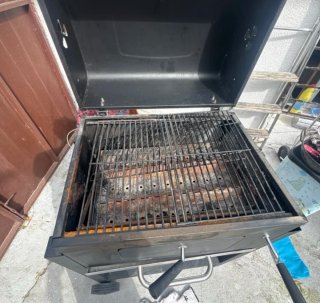 Barbacoa de carbón negra