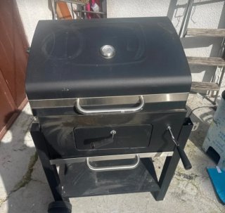 Barbacoa de carbón negra