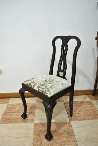 Antigua silla estilo Reino Ana