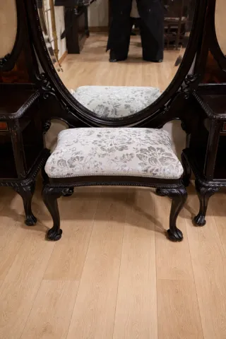 Antiguo tocador con espejo