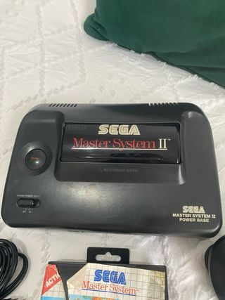 Sega Master System II con juego Donald Duck
