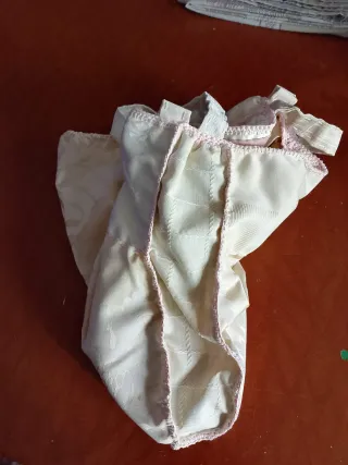 Borsa in tessuto dorato con dettagli rosa