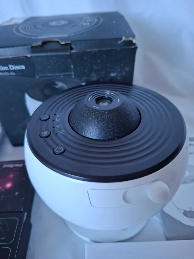 Projetor de Estrelas e Planetário 12 em 1