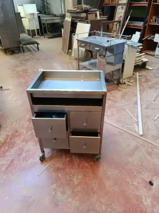 Carro auxiliar de acero con ruedas