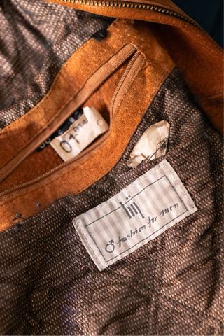 Chaqueta de piel color naranja