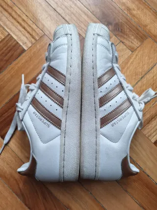 Zapatillas Adidas Superstar Blancas y Doradas