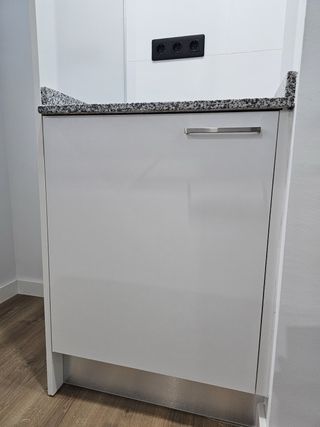 Muebles de cocina, fregadero, campana y encimera