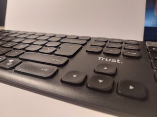 Teclado Inalámbrico Trust Vaiya Bluetooth