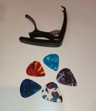 Guitarra española con funda