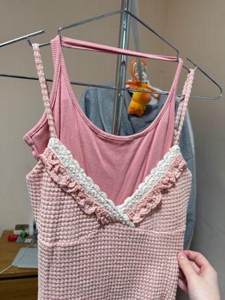 Vestido rosa con volantes