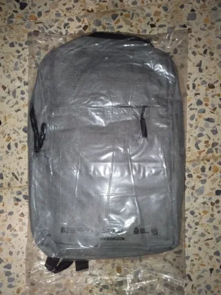 Mochila gris nueva y grande