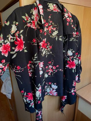 Blusa elegante floreale nera taglia S