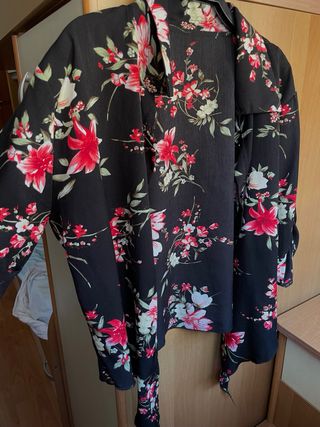 Blusa elegante floreale nera taglia S