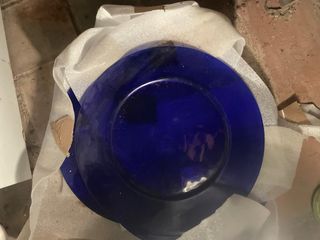 Platos de vidrio azul