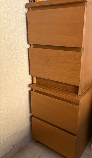 Mesitas de noche de madera con cajones