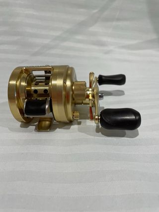 Carrete Baitcasting Shimano Calcutta Conquest 200
