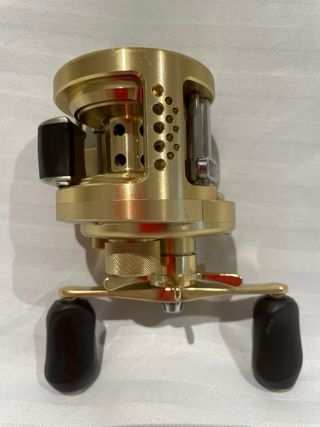 Carrete Baitcasting Shimano Calcutta Conquest 200