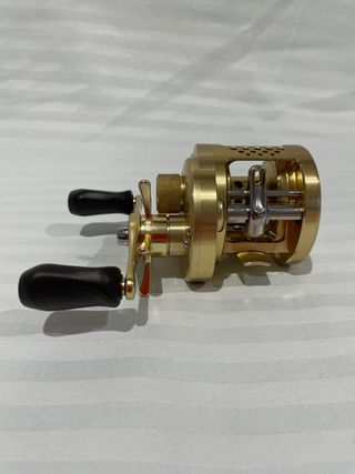 Carrete Baitcasting Shimano Calcutta Conquest 200