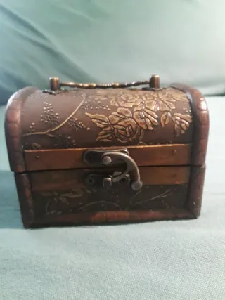 Cofre de madera decorado