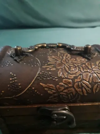 Cofre de madera decorado
