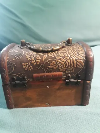 Cofre de madera decorado