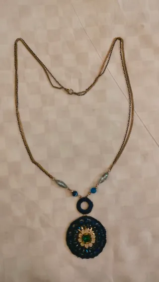 Collana uncinetto blu e verde