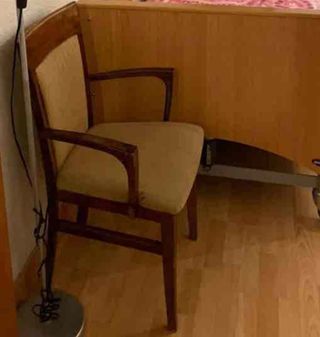 Silla de madera con brazos