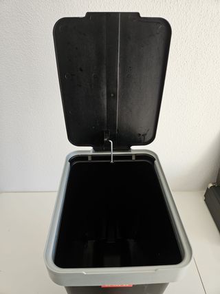 Cubo basura Tatay 25L pedal negro