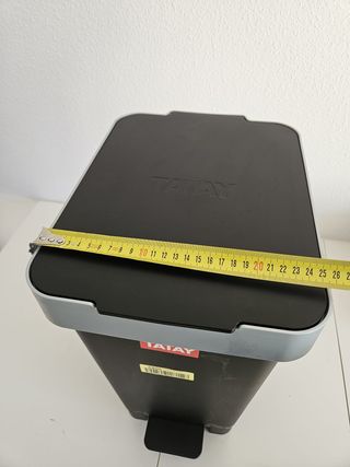 Cubo basura Tatay 25L pedal negro