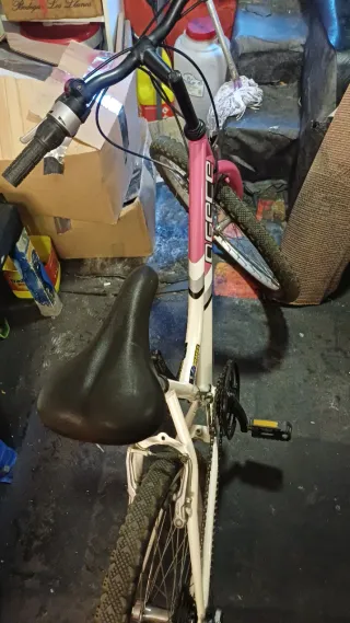 Bicicleta 24 blanca y rosa