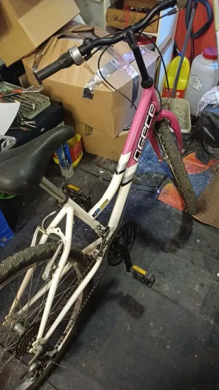 Bicicleta 24 blanca y rosa