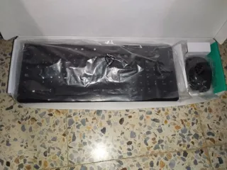 Teclado y Ratón Inalámbrico Negro, no tiene el usb