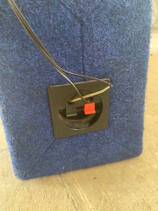 Box casse auto blu con griglie