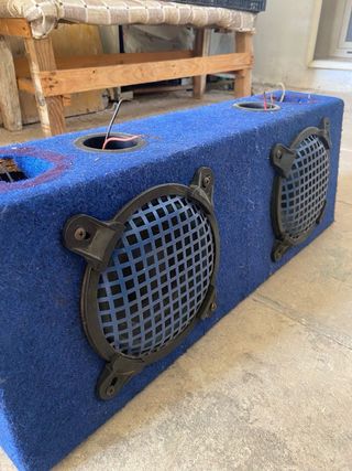 Box casse auto blu con griglie