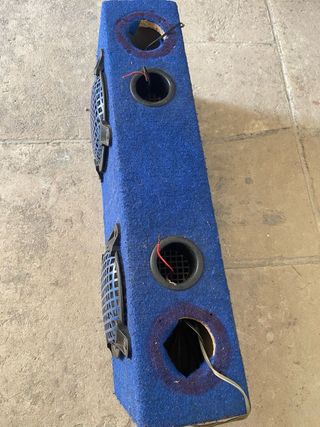 Box casse auto blu con griglie