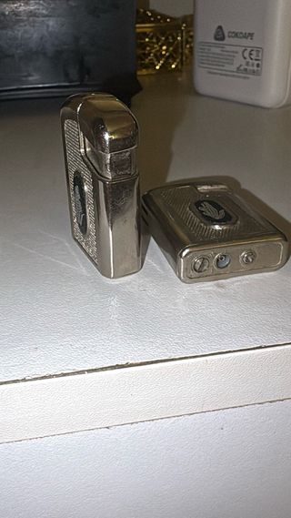 2 Mecheros Lacoste antiguos colección