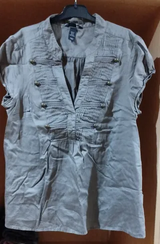 Camisa gris tipo casaca